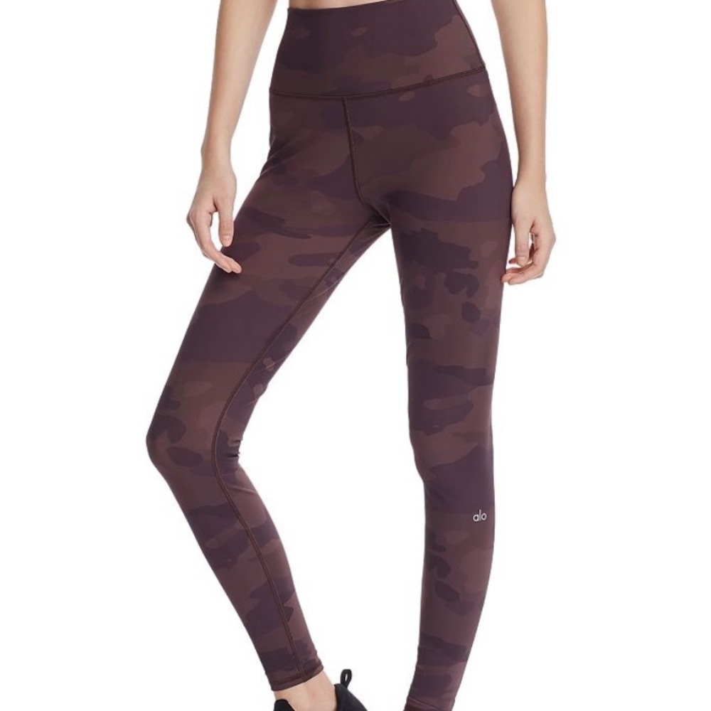 VAPOR CAMO-PRINT HIGH-WAIST PERFORMANCE LEGGINGS IN COCO CAMO